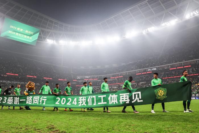 2月8日，演员孙俪微博上传一家三口海边温馨度假照，并自曝已再次怀孕马上有“二宝 斯嘉丽携未婚夫现身街头 剪短发穿背带裤显孕相 2014-07-30 纽约当地时间29日，斯嘉丽·约翰逊与未婚夫手牵手现身街头。