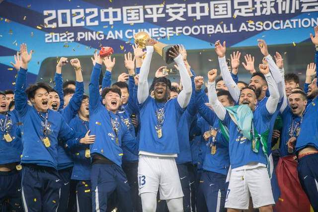 同时，网上二手市场不断溢价的盲盒手办，足以窥见IP授权背后较大的变现空间。