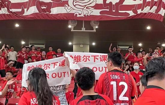 《无名之町》追加冈崎纱绘、犬饲贵丈、伊藤淳史 2025-06-20 日前，由田中亮执导，桥本夏编剧，福山雅治主演，有村架纯、仲村亨、成田凌、生田绘梨花、森崎温、生濑胜久共演的电影《无名之町》（ブラック・ショーマン）追加演员冈崎纱绘、犬饲贵丈、伊藤淳史共演。