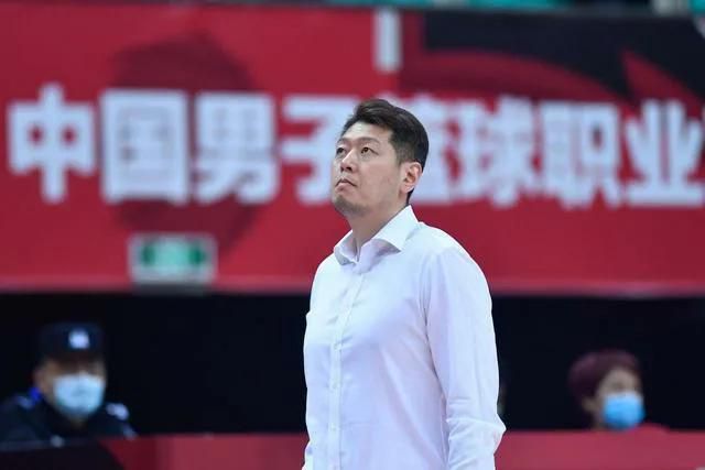 这次的片场照集中在了蚁人和奇异博士这两个角色之上。