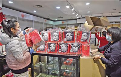 2025《中国影视蓝皮书》首轮投票评选正式启动 2025-01-16 由北京大学影视戏剧研究中心与浙江大学国际影视发展研究院合作推出的《中国电影蓝皮书》《中国电视剧蓝皮书》之“年度影响力影视剧”案例报告首轮评选启动。