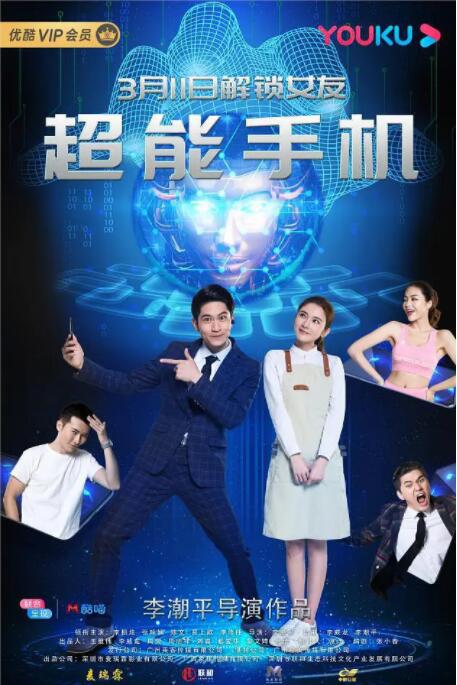演员邓恩熙以白色衬衫搭配格子裙的造型亮相，清新迷人。