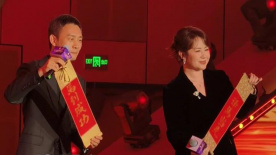 肖战“演活”莫得闲 《得闲谨制》小切口讲大时代_电影策划_ 消息 首页 新闻 视频 大片 影库 CCTV6 VIP影院 搜索 电影 星闻 独家 更多 专题 图片 视频 滚动 首页 新闻 大片 影库 CCTV6 VIP影院 客户端 电影网>新闻>原创深度策划 肖战“演活”莫得闲 《得闲谨制》小切口讲大时代 时间：2025.12.12 ：今日影评 作者：秋枫 ： 今日影评 | 《得闲谨制》如何用小切口讲大时代 时长：08:00 ：电影网 展开 今日影评 | 《得闲谨制》如何用小切口讲大时代收起 时长：08:00建议WIFI下打开 专稿 上映三天票房破2亿，豆瓣开分6.9，肖战主演的《得闲谨制》，用钳工莫得闲的觉醒故事，再次让观众泪目，也让尘封的历史重新变得鲜活可感。